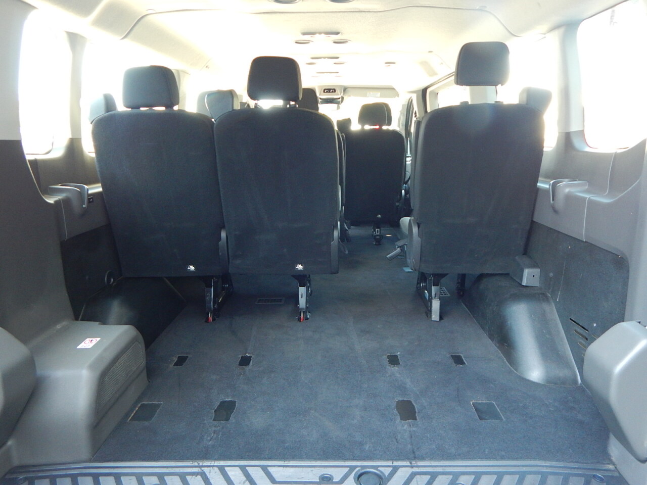 2022 Ford Transit Passenger Van XLT - Photo 28